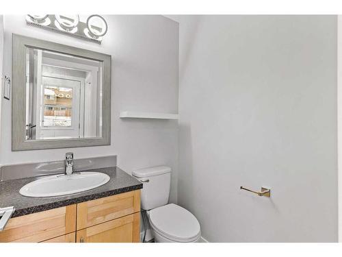 17 Deer Lane Road Se, Calgary, AB - Indoor Photo Showing Bathroom