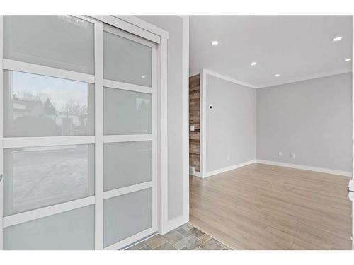 17 Deer Lane Road Se, Calgary, AB - Indoor Photo Showing Other Room