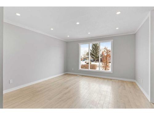 17 Deer Lane Road Se, Calgary, AB - Indoor Photo Showing Other Room