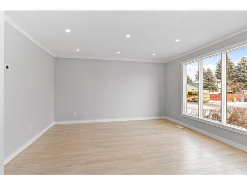 17 Deer Lane Road Se, Calgary, AB - Indoor Photo Showing Other Room