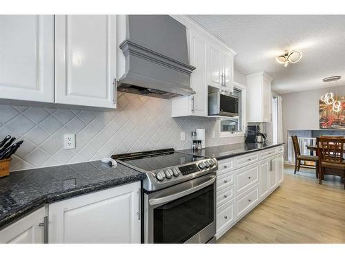 131 Shawcliffe Circle Sw, Calgary, AB - Indoor Photo Showing Kitchen With Upgraded Kitchen