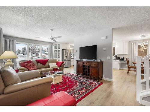 131 Shawcliffe Circle Sw, Calgary, AB - Indoor Photo Showing Living Room