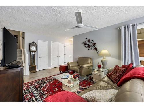 131 Shawcliffe Circle Sw, Calgary, AB - Indoor Photo Showing Living Room