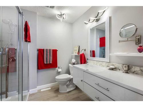 131 Shawcliffe Circle Sw, Calgary, AB - Indoor Photo Showing Bathroom