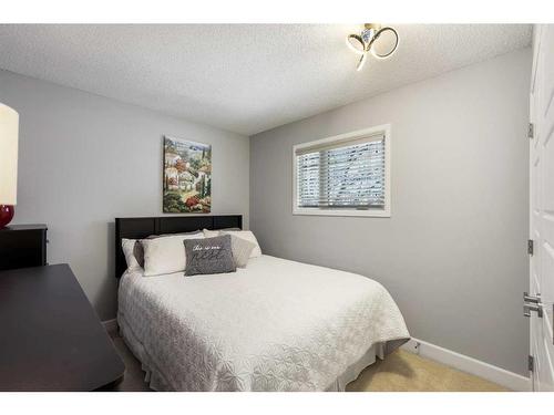 131 Shawcliffe Circle Sw, Calgary, AB - Indoor Photo Showing Bedroom