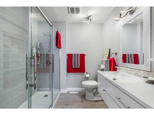 131 Shawcliffe Circle Sw, Calgary, AB - Indoor Photo Showing Bathroom