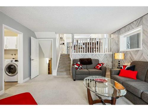 131 Shawcliffe Circle Sw, Calgary, AB - Indoor Photo Showing Living Room