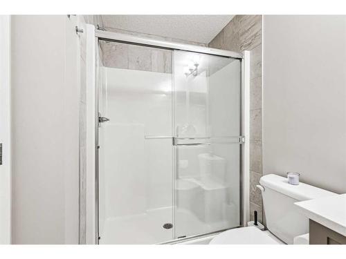 8113 Masters Boulevard Se, Calgary, AB - Indoor Photo Showing Bathroom