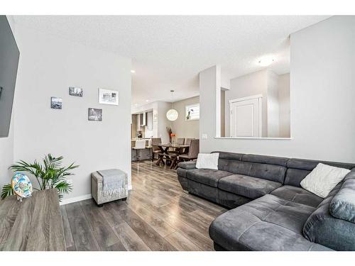 8113 Masters Boulevard Se, Calgary, AB - Indoor Photo Showing Living Room