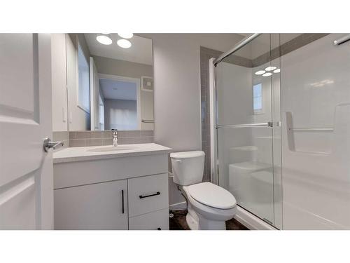 192 Hotchkiss Drive Se, Calgary, AB - Indoor Photo Showing Bathroom