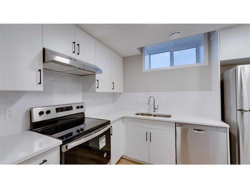 192 Hotchkiss Drive Se, Calgary, AB - Indoor Photo Showing Kitchen With Double Sink