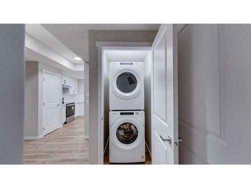 192 Hotchkiss Drive Se, Calgary, AB - Indoor Photo Showing Laundry Room