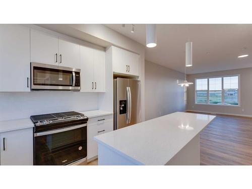 192 Hotchkiss Drive Se, Calgary, AB - Indoor Photo Showing Kitchen