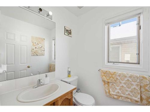 173 Coral Sands Place Ne, Calgary, AB - Indoor Photo Showing Bathroom