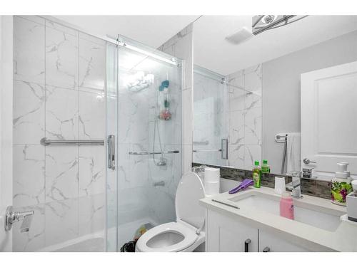 628 Maidstone Drive Ne, Calgary, AB - Indoor Photo Showing Bathroom