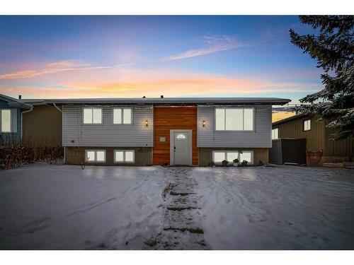 628 Maidstone Drive Ne, Calgary, AB - Outdoor With Facade