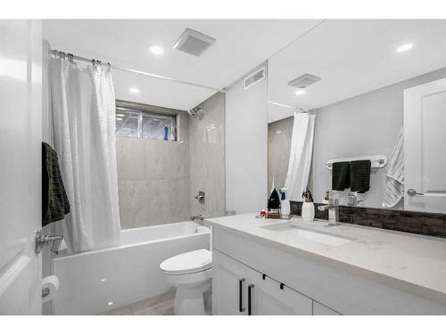 628 Maidstone Drive Ne, Calgary, AB - Indoor Photo Showing Bathroom