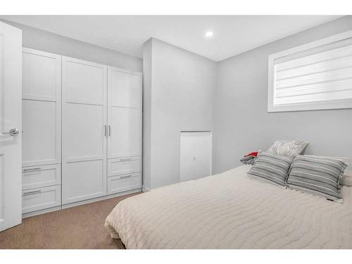 628 Maidstone Drive Ne, Calgary, AB - Indoor Photo Showing Other Room