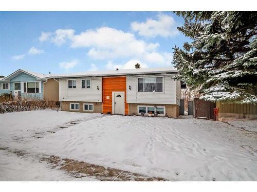 628 Maidstone Drive Ne, Calgary, AB - Outdoor