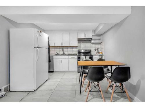 628 Maidstone Drive Ne, Calgary, AB - Indoor Photo Showing Kitchen