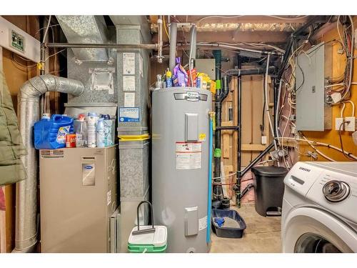 628 Maidstone Drive Ne, Calgary, AB - Indoor Photo Showing Laundry Room