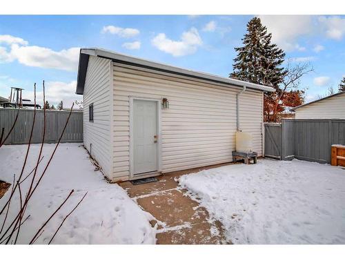 628 Maidstone Drive Ne, Calgary, AB - Outdoor