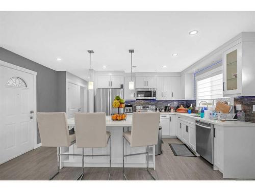 628 Maidstone Drive Ne, Calgary, AB - Indoor Photo Showing Kitchen With Upgraded Kitchen