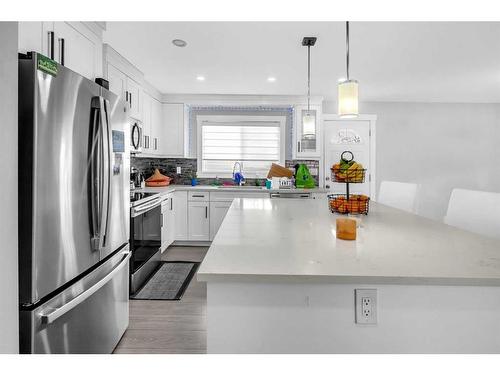 628 Maidstone Drive Ne, Calgary, AB - Indoor Photo Showing Kitchen With Stainless Steel Kitchen With Upgraded Kitchen