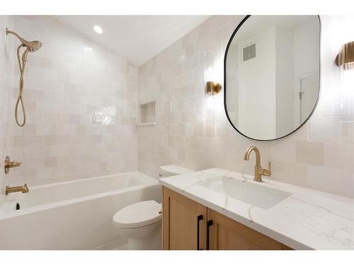 4 (Sw)-833 6Th Street, Canmore, AB - Indoor Photo Showing Bathroom