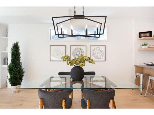 4 (Sw)-833 6Th Street, Canmore, AB - Indoor Photo Showing Dining Room