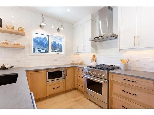 4 (Sw)-833 6Th Street, Canmore, AB - Indoor Photo Showing Kitchen With Upgraded Kitchen