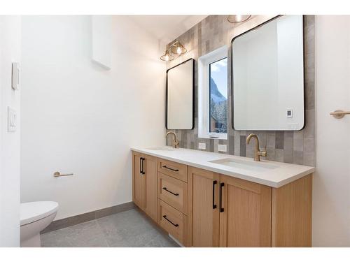 4 (Sw)-833 6Th Street, Canmore, AB - Indoor Photo Showing Bathroom