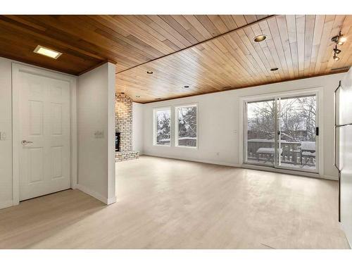 39 Hawksbrow Road Nw, Calgary, AB - Indoor Photo Showing Other Room