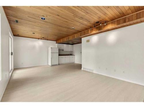 39 Hawksbrow Road Nw, Calgary, AB - Indoor