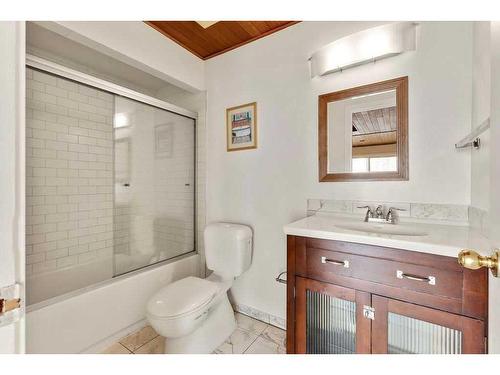 39 Hawksbrow Road Nw, Calgary, AB - Indoor Photo Showing Bathroom