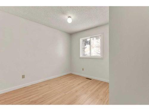 39 Hawksbrow Road Nw, Calgary, AB - Indoor Photo Showing Other Room