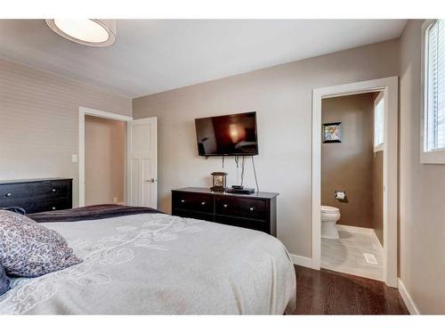 10216 Maplecreek Drive Se, Calgary, AB - Indoor Photo Showing Bedroom