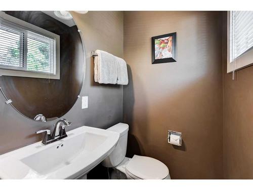 10216 Maplecreek Drive Se, Calgary, AB - Indoor Photo Showing Bathroom