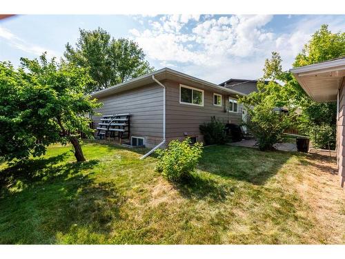 10216 Maplecreek Drive Se, Calgary, AB - Outdoor