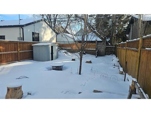 1637 Bowness Road Nw, Calgary, AB - Outdoor