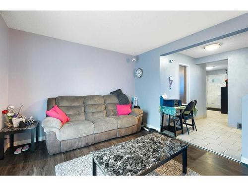 161-20 Falbury Crescent Ne, Calgary, AB - Indoor Photo Showing Living Room