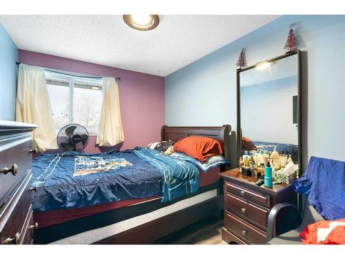 161-20 Falbury Crescent Ne, Calgary, AB - Indoor Photo Showing Bedroom