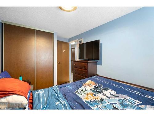 161-20 Falbury Crescent Ne, Calgary, AB - Indoor Photo Showing Bedroom