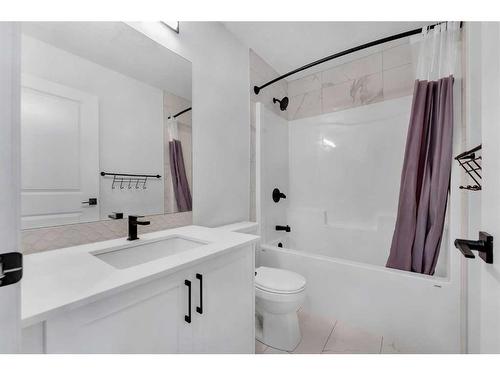 302 Corner Glen Circle Ne, Calgary, AB - Indoor Photo Showing Bathroom