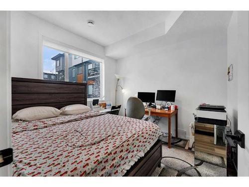 302 Corner Glen Circle Ne, Calgary, AB - Indoor Photo Showing Bedroom