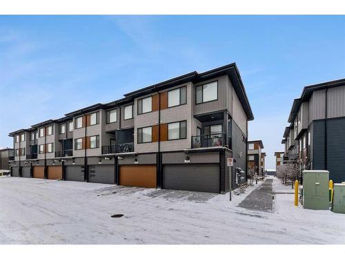 302 Corner Glen Circle Ne, Calgary, AB - Outdoor