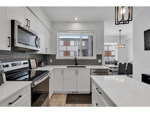 302 Corner Glen Circle Ne, Calgary, AB - Indoor Photo Showing Kitchen With Stainless Steel Kitchen With Upgraded Kitchen