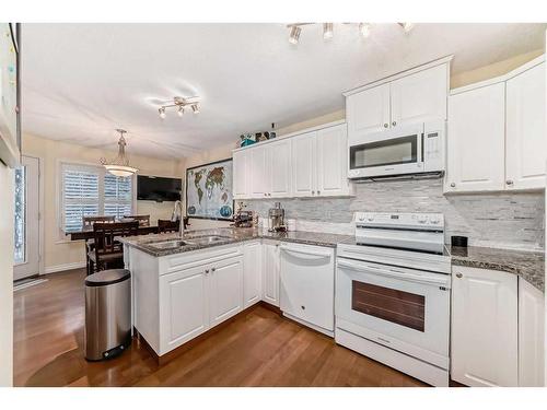 19 Mt Mckenzie Way Se, Calgary, AB - Indoor Photo Showing Kitchen