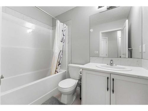 34 Cornerbrook Manor Ne, Calgary, AB - Indoor Photo Showing Bathroom