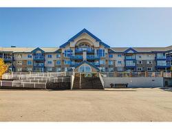 128-7229 Sierra Morena Boulevard SW Calgary, AB T3H 3L8